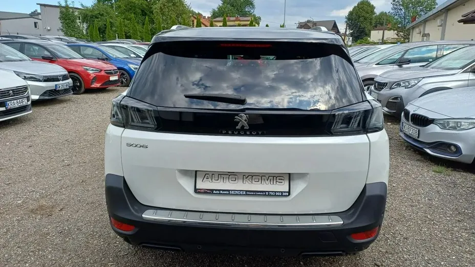 PEUGEOT 5008 -