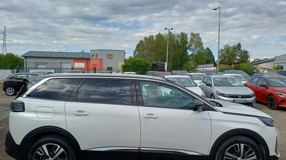 PEUGEOT 5008 -