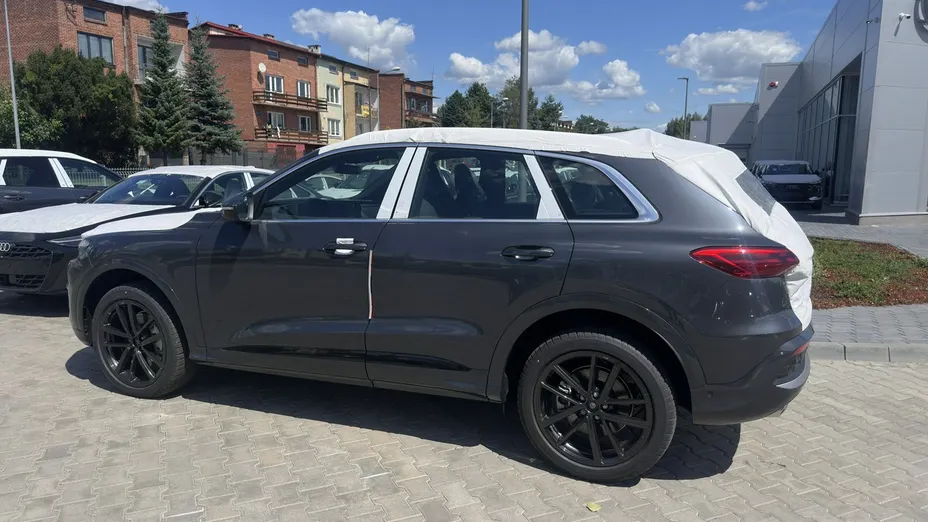 AUDI Q5 -