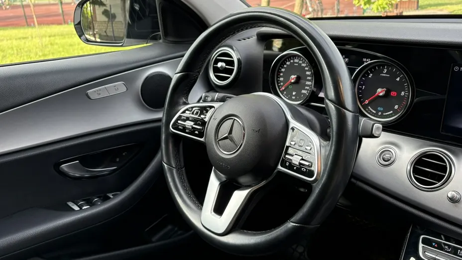 MERCEDES-BENZ E Klasa -
