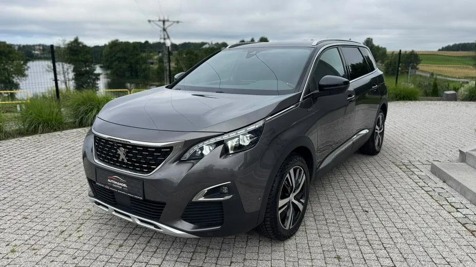 PEUGEOT 5008 -