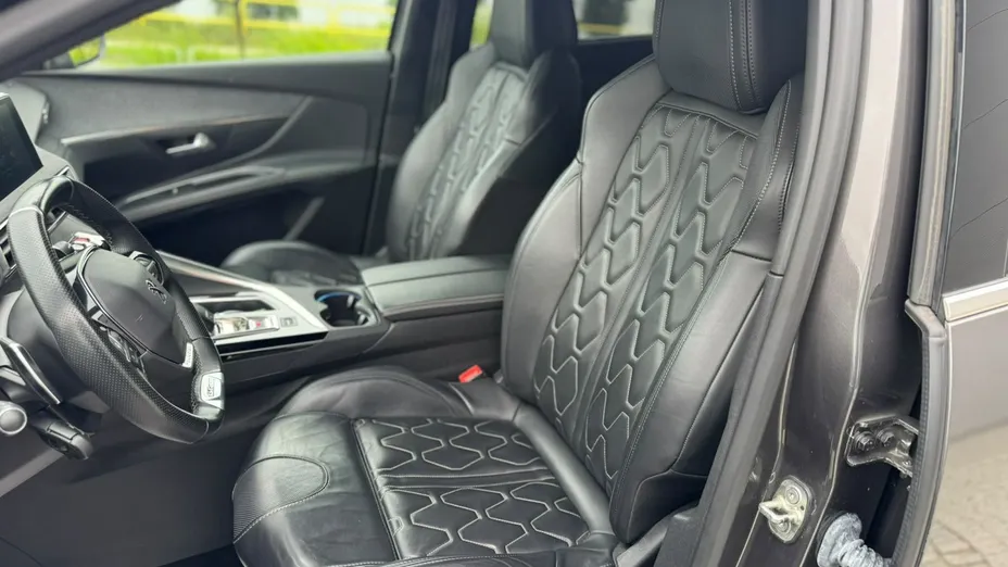 PEUGEOT 5008 -