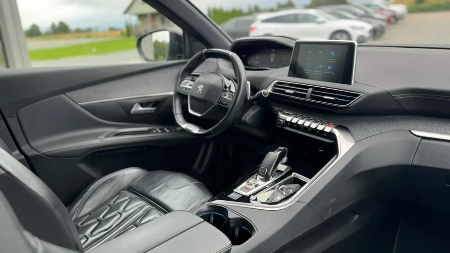 PEUGEOT 5008 -