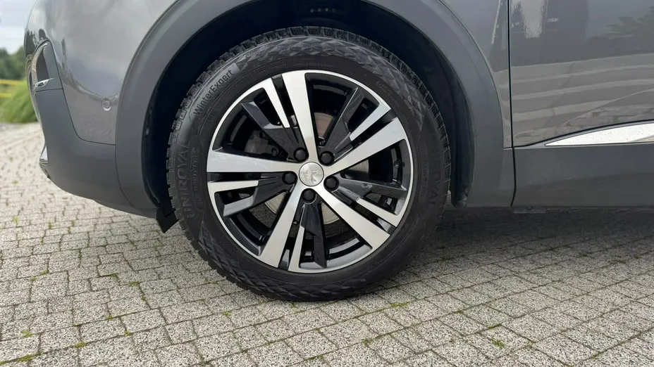 PEUGEOT 5008 -