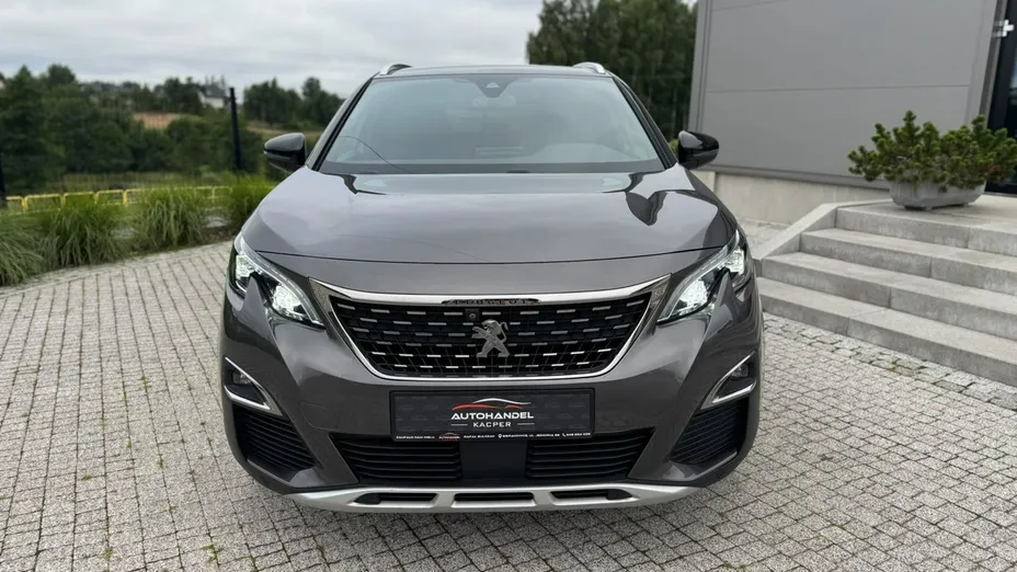 PEUGEOT 5008 -