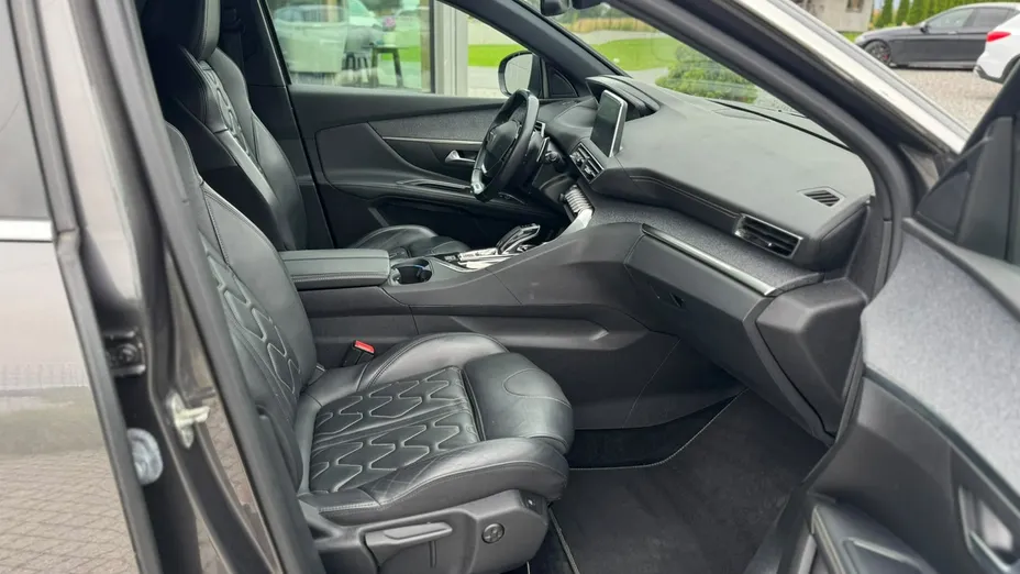 PEUGEOT 5008 -