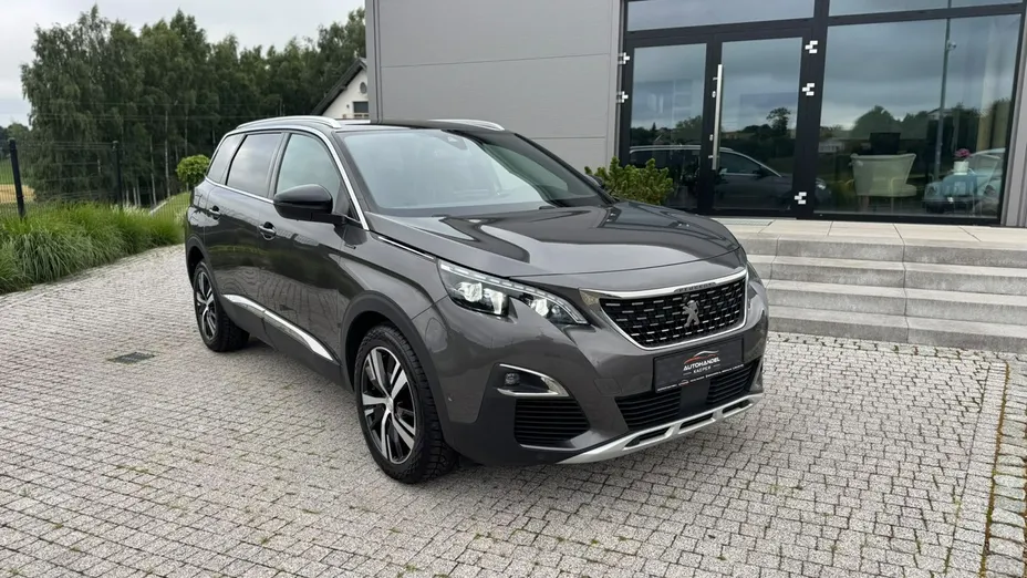 PEUGEOT 5008 -