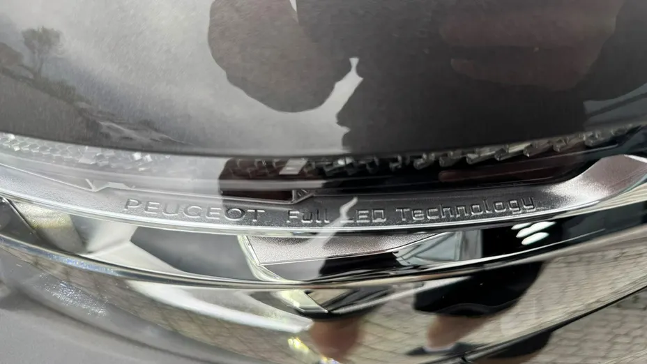 PEUGEOT 5008 -