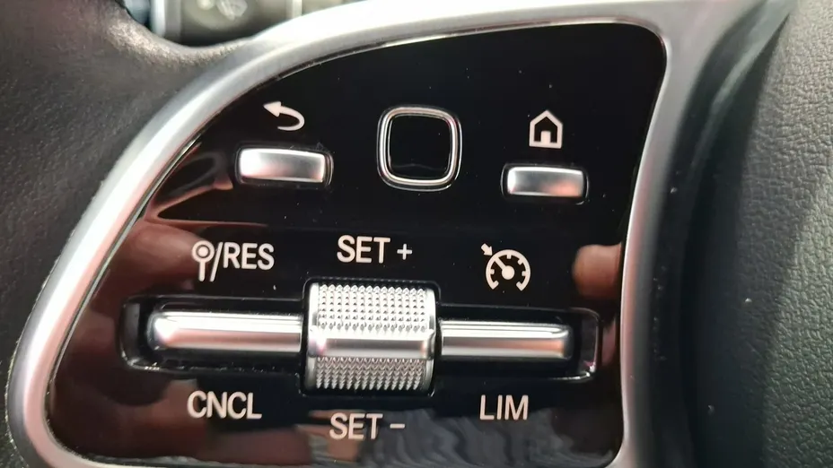 MERCEDES-BENZ GLC -