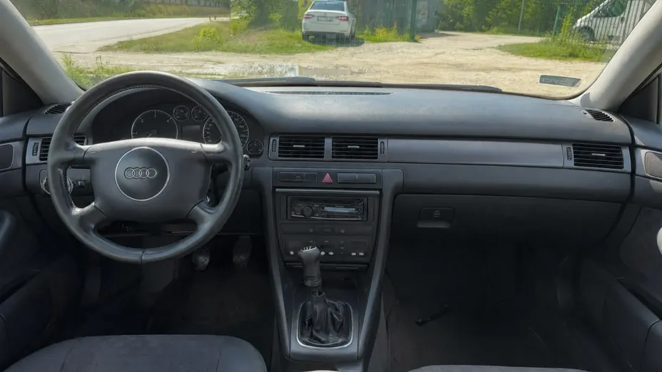 AUDI A6 -