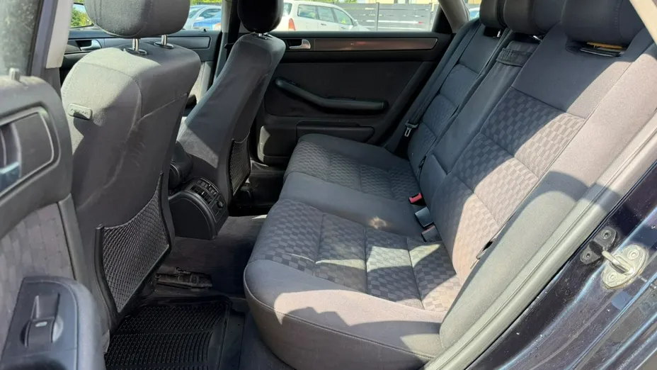 AUDI A6 -