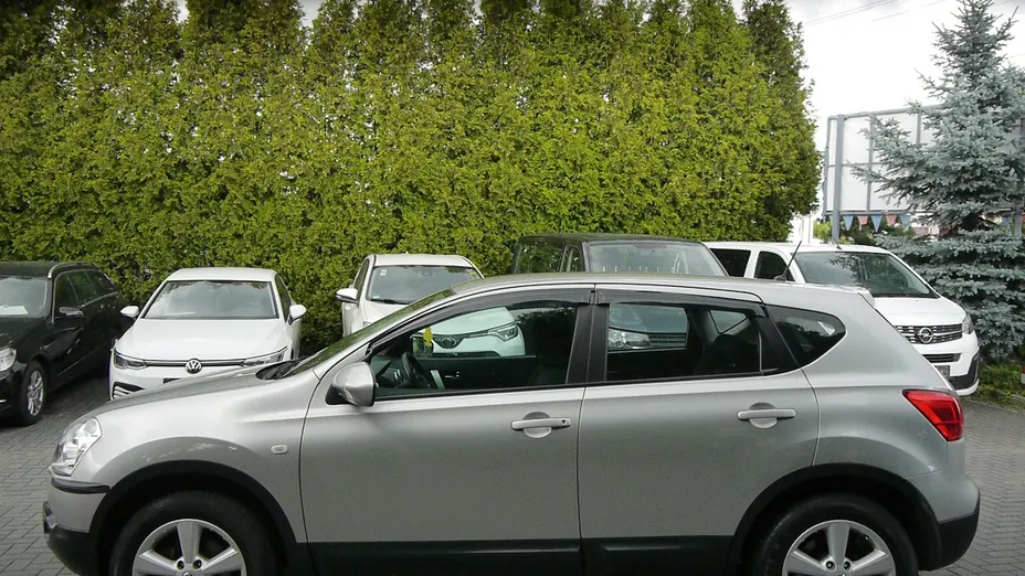 NISSAN Qashqai -