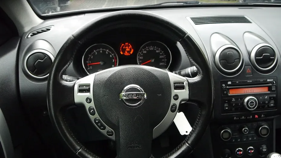 NISSAN Qashqai -
