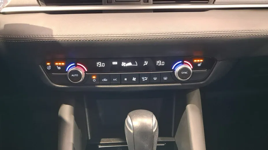 MAZDA 6 -