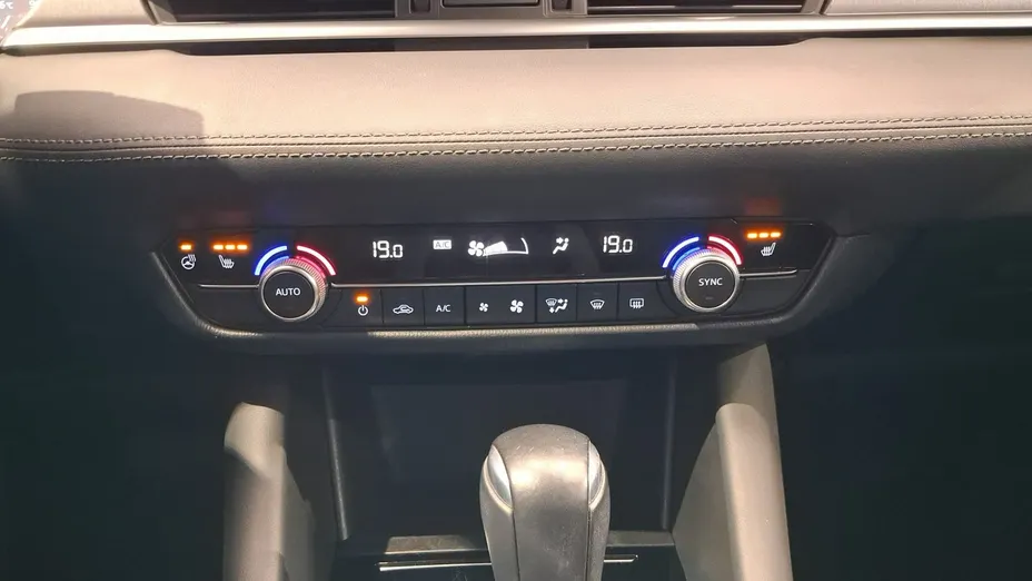 MAZDA 6 -