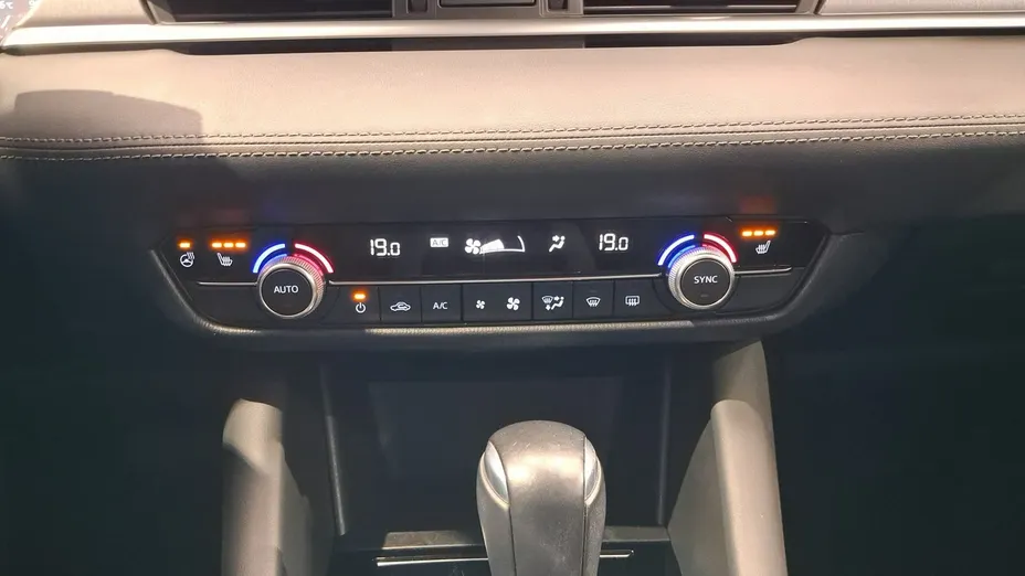 MAZDA 6 -
