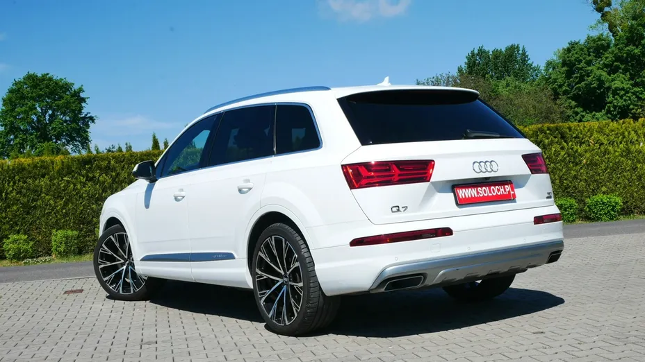 AUDI Q7 -