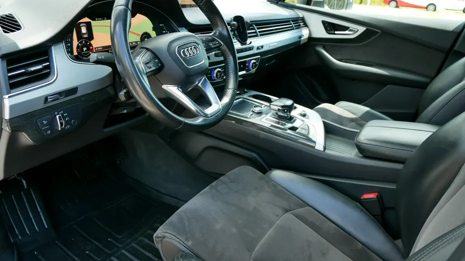 AUDI Q7 -