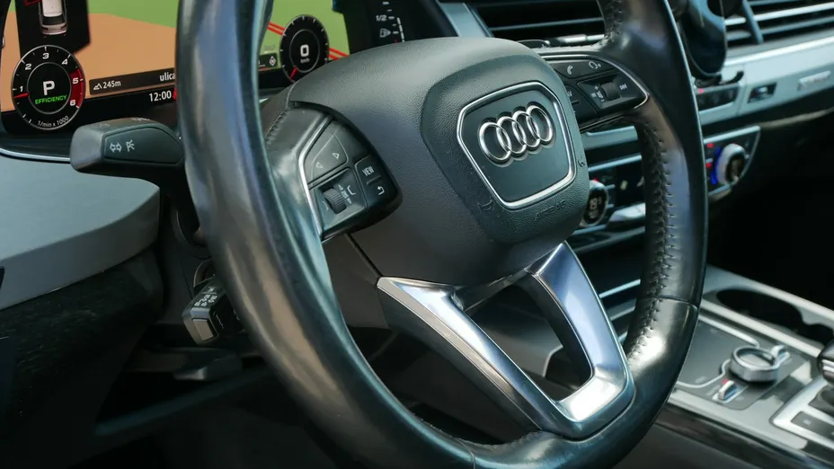 AUDI Q7 -