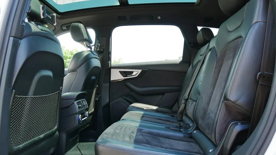 AUDI Q7 -
