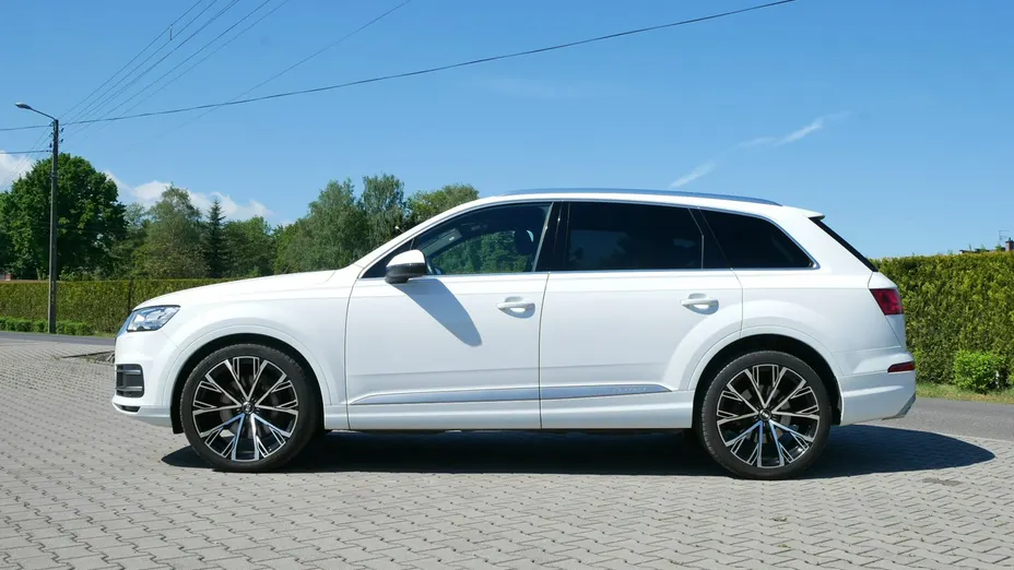 AUDI Q7 -