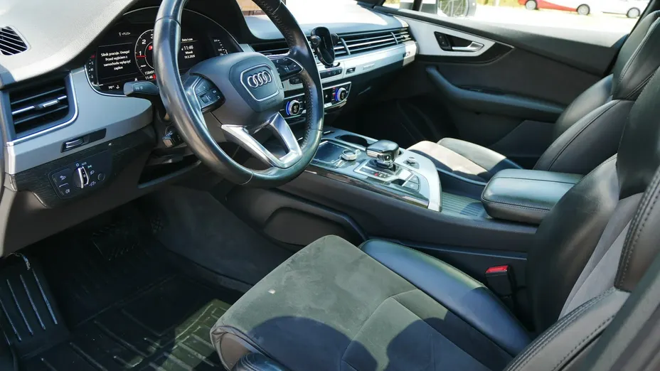 AUDI Q7 -