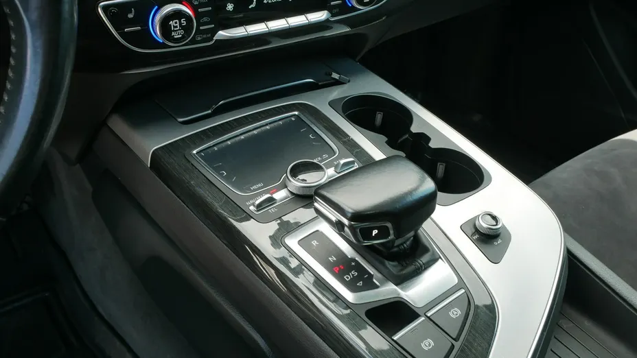AUDI Q7 -