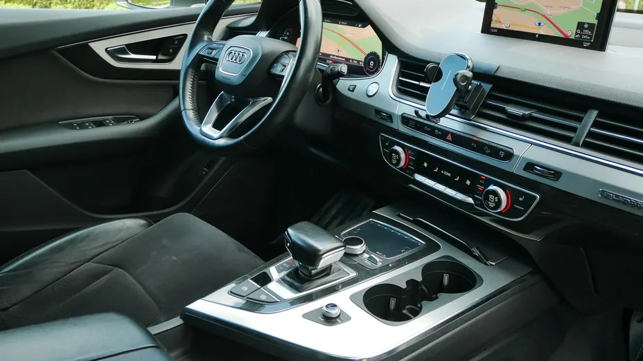 AUDI Q7 -