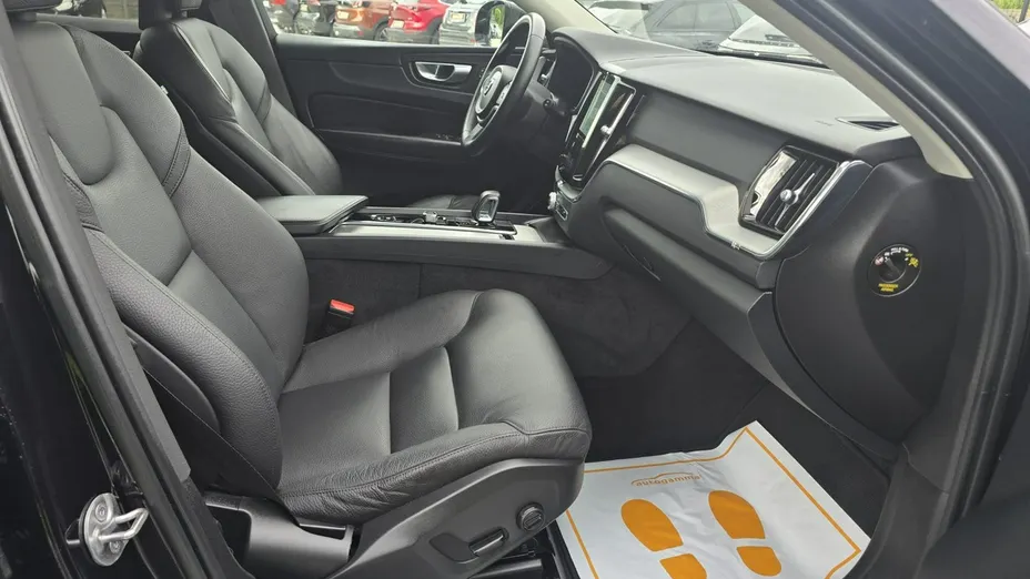 VOLVO XC60 -
