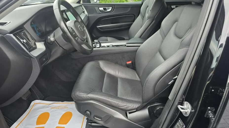 VOLVO XC60 -