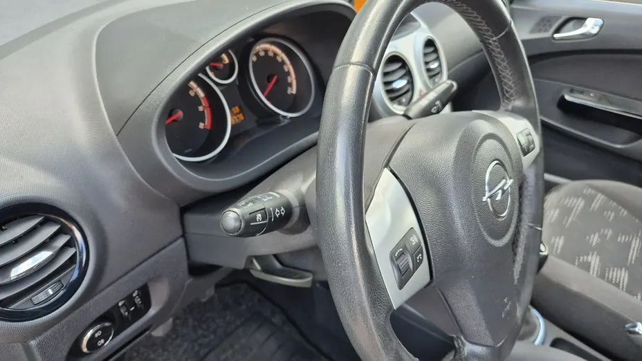 OPEL Corsa -