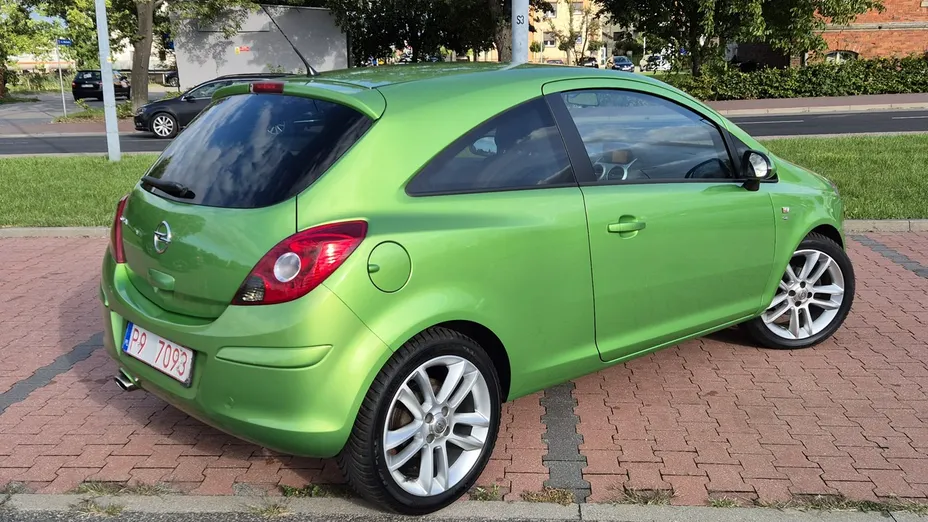 OPEL Corsa -