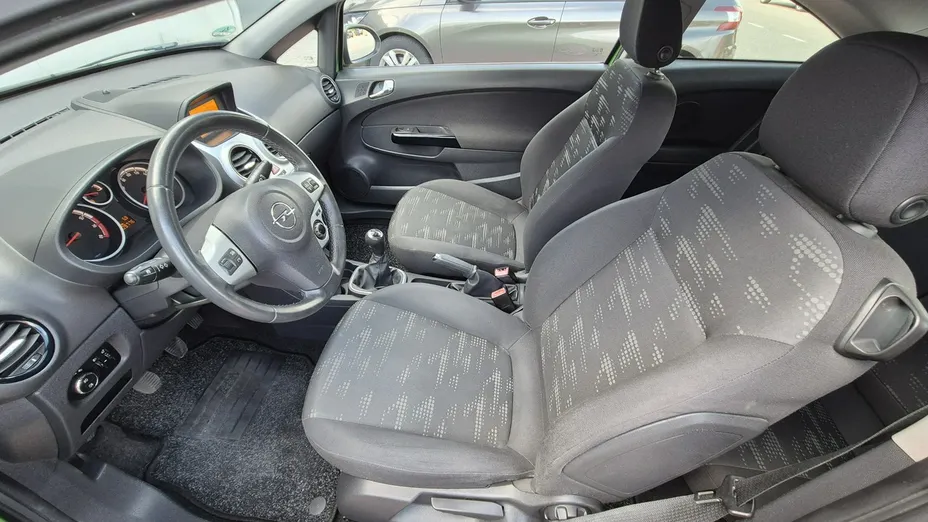 OPEL Corsa -