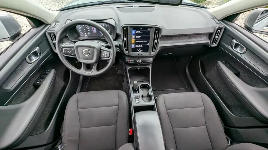 VOLVO XC40 -