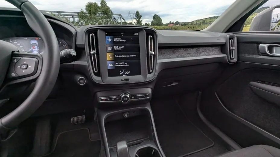 VOLVO XC40 -