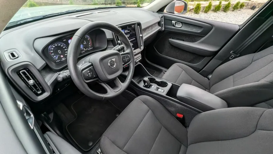 VOLVO XC40 -