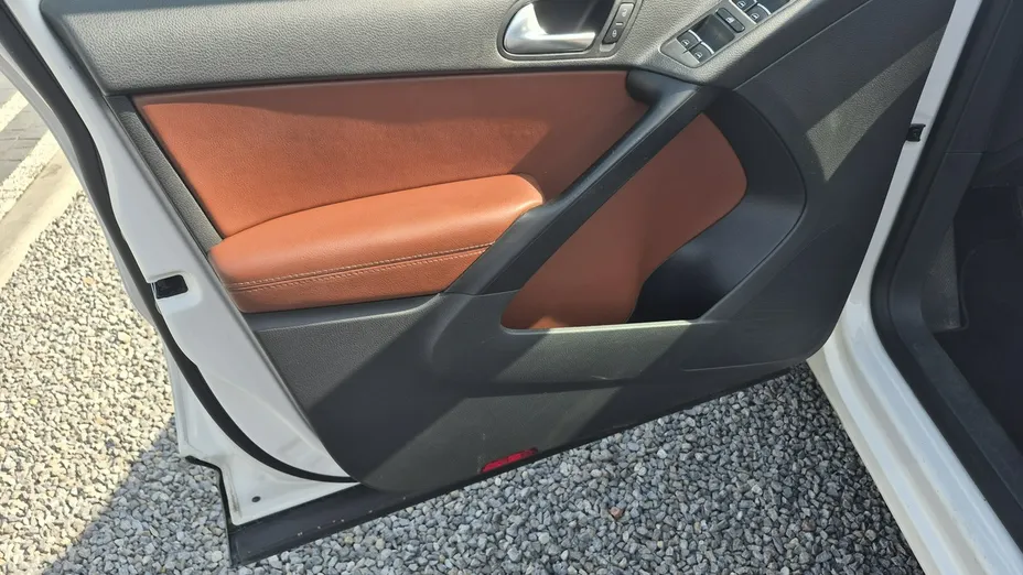VOLKSWAGEN Tiguan -