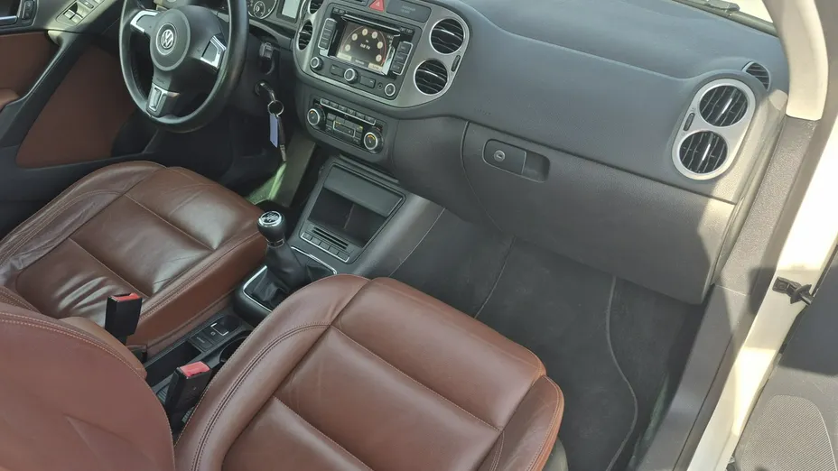 VOLKSWAGEN Tiguan -