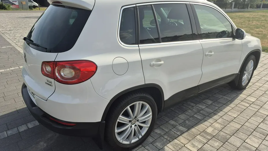 VOLKSWAGEN Tiguan -