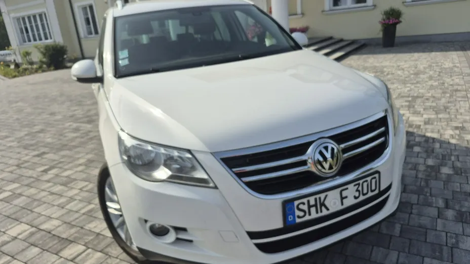 VOLKSWAGEN Tiguan -