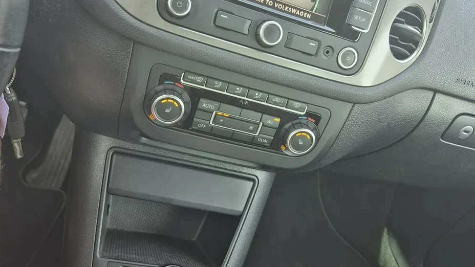 VOLKSWAGEN Tiguan -