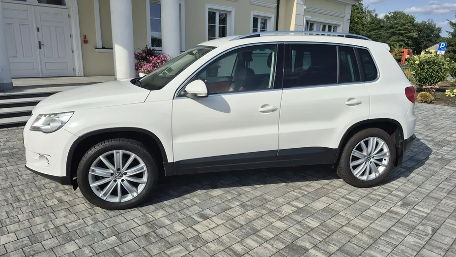 VOLKSWAGEN Tiguan -