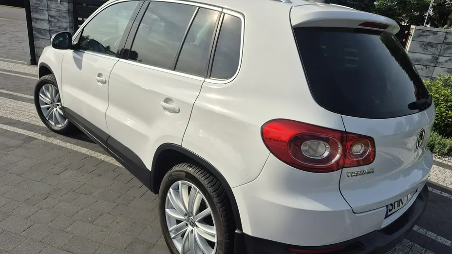 VOLKSWAGEN Tiguan -