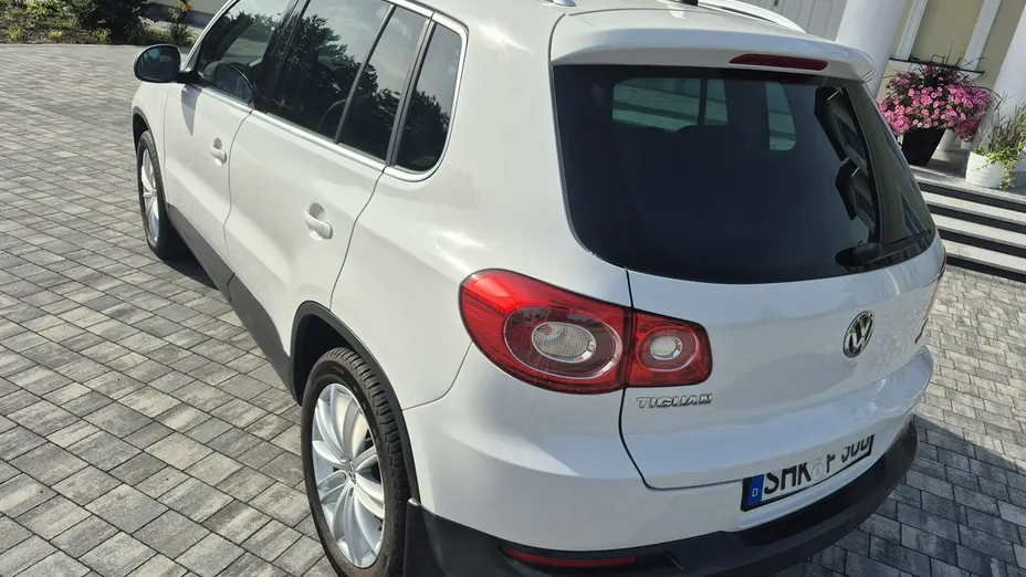 VOLKSWAGEN Tiguan -