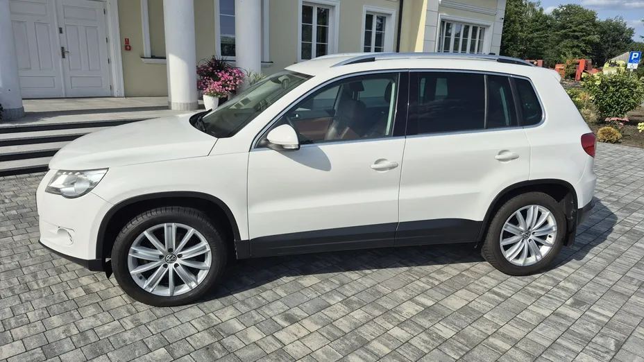 VOLKSWAGEN Tiguan -