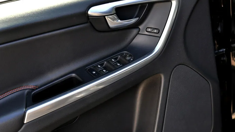 VOLVO XC60 -