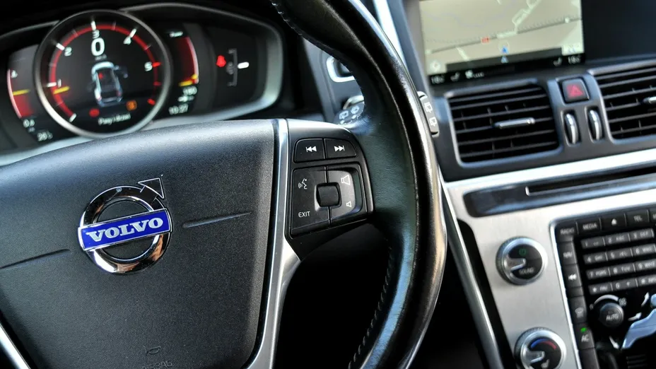 VOLVO XC60 -