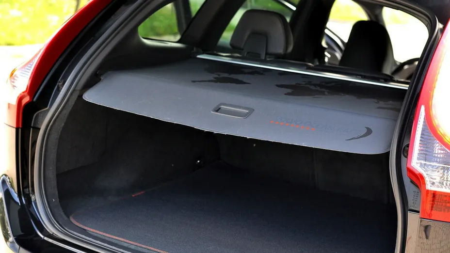 VOLVO XC60 -