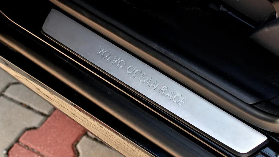 VOLVO XC60 -