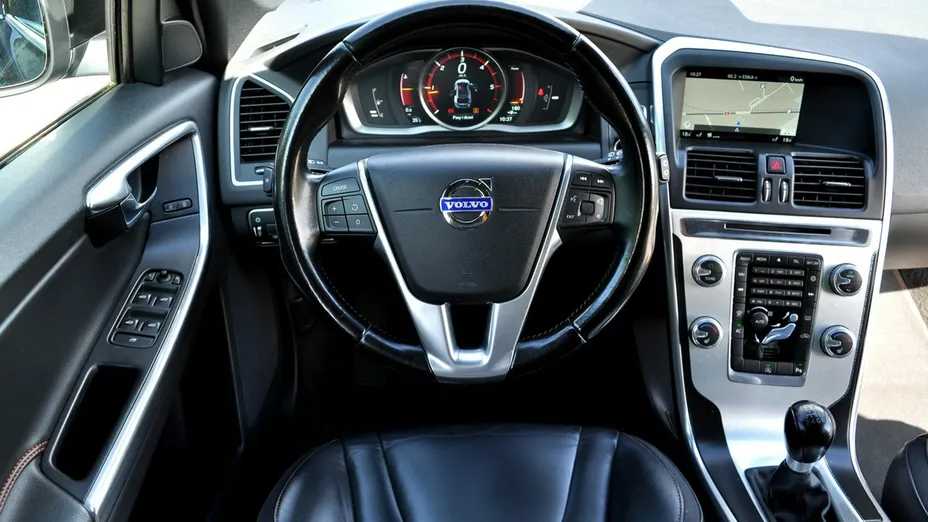 VOLVO XC60 -